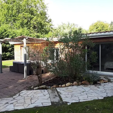 Maison Au Calme Sur Grand Terrain Avec Piscine