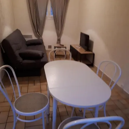 Holiday home Maison Au Calme Sur Grand Terrain Avec Piscine
