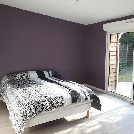 Maison Au Calme Sur Grand Terrain Avec Piscine Holiday home *